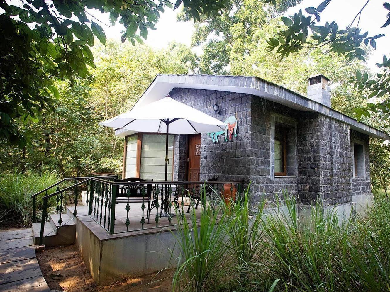 Singinawa Jungle Lodge Kanha Lagma Exterior foto